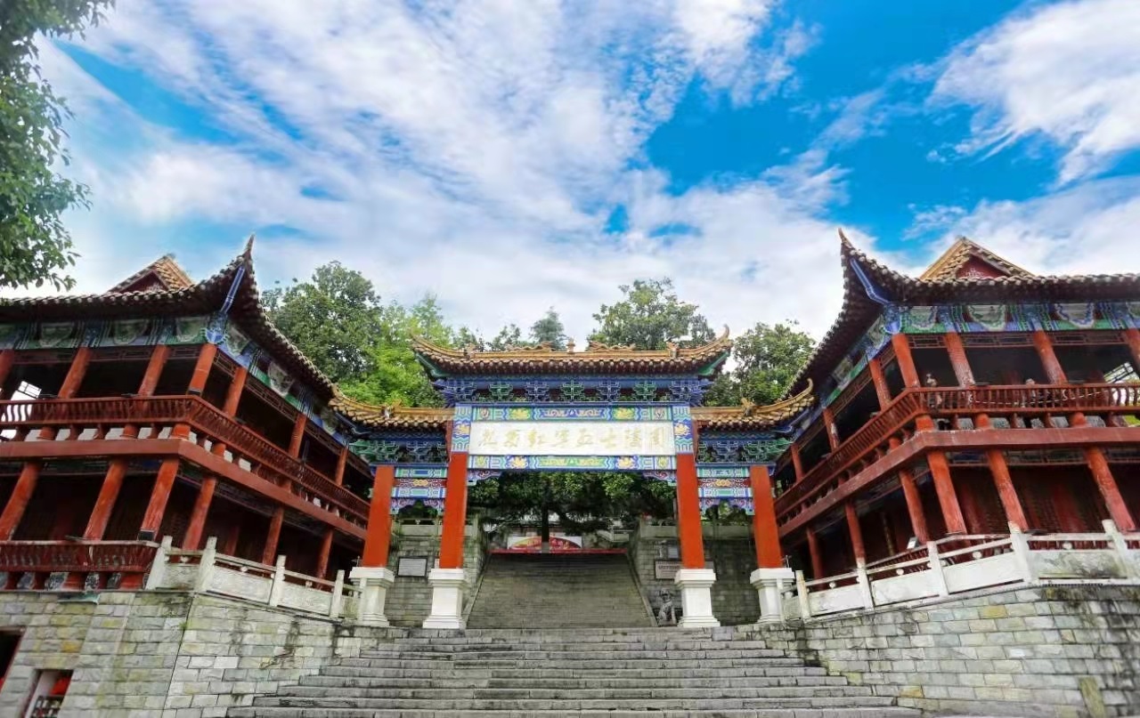 1烈士陵园大门全景(2).jpg