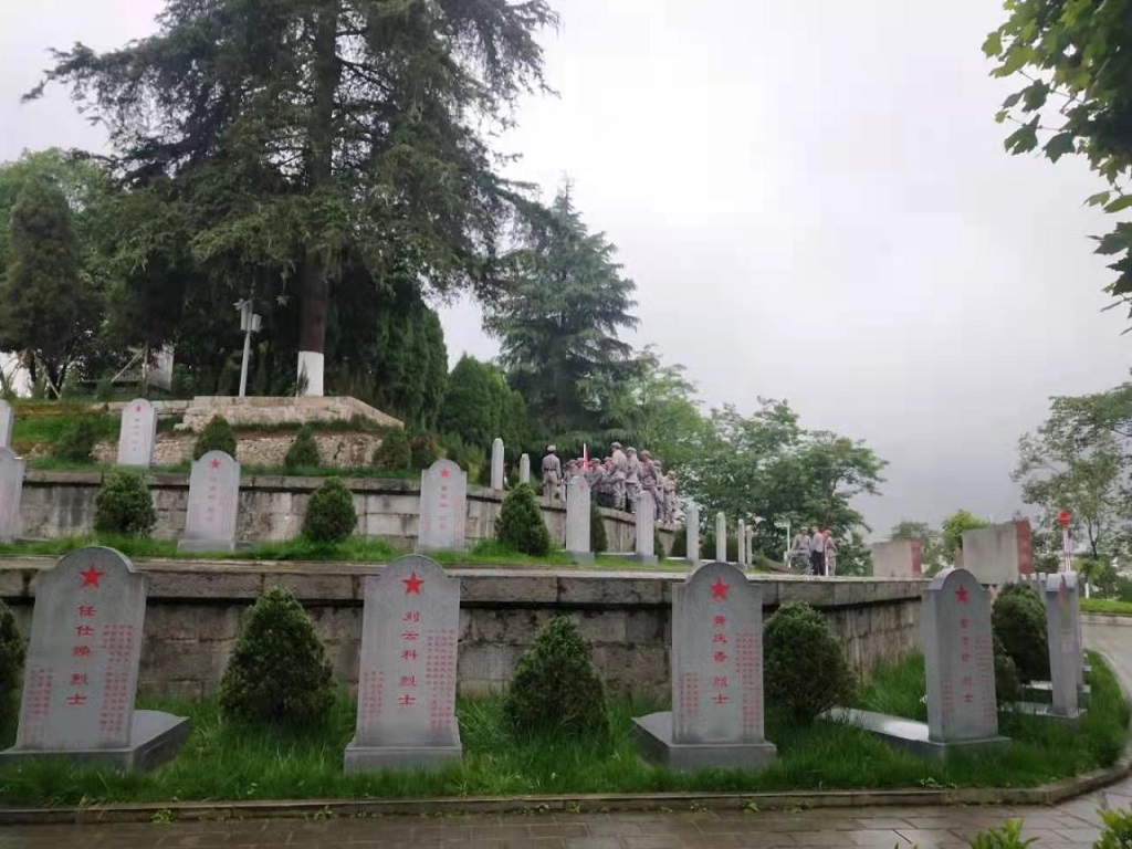 12烈士墓.jpg
