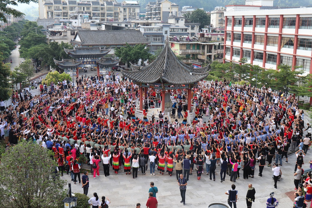 9一些单位在普洱民族团结园内开展活动(2).jpg