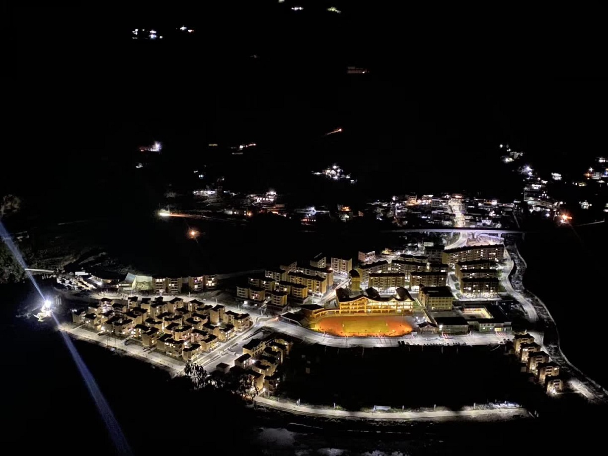 11维拉坝易地搬迁安置点夜景(3).jpg