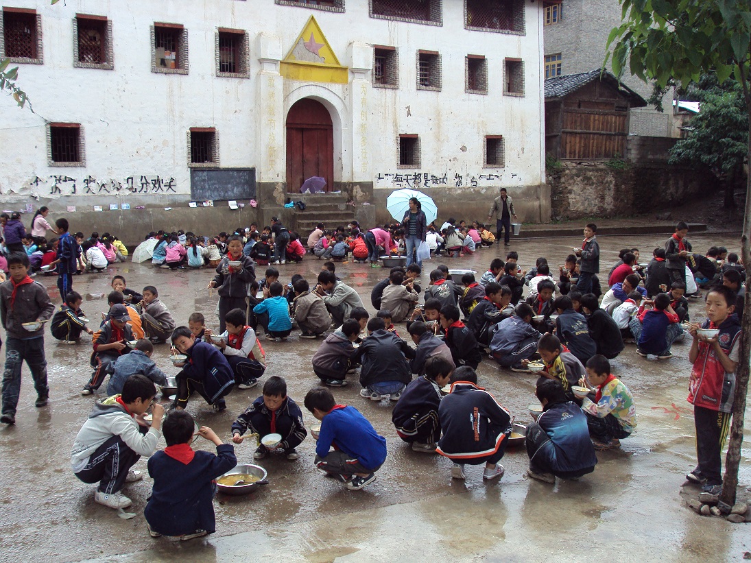 031学生就餐(2).jpg