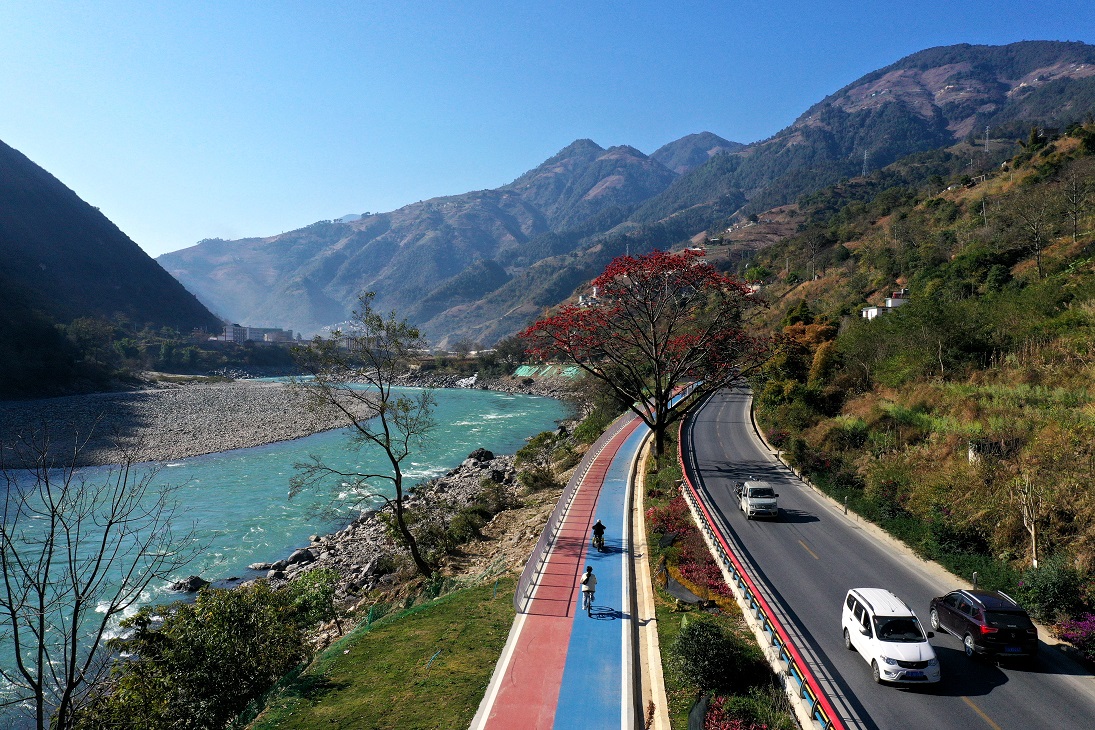 065怒江美丽公路(2).jpg