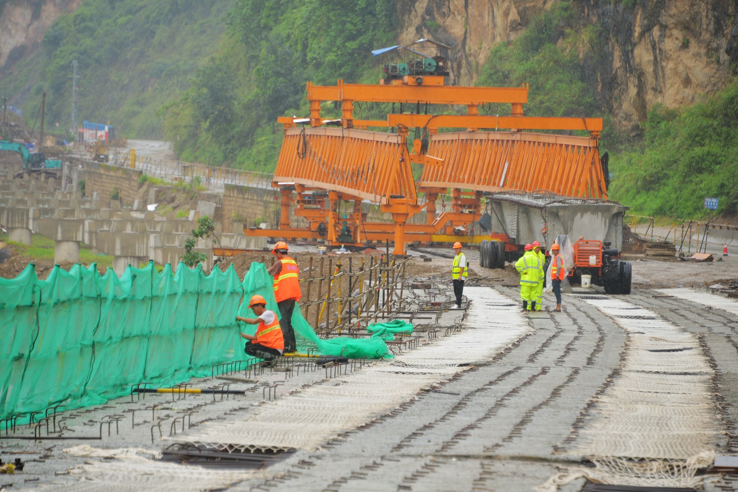 005美丽公路建设如火如荼(2).jpg