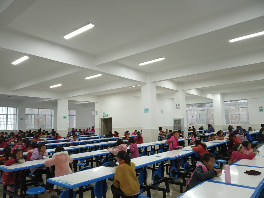 019大唐集团援建的营盘镇中心完小学生食堂(2).jpg