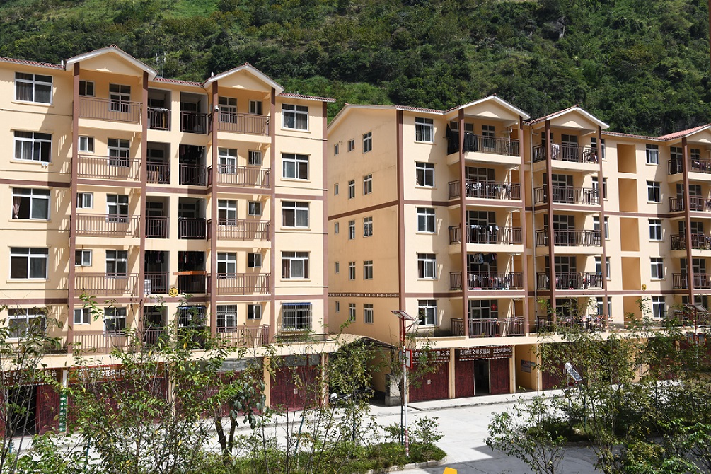 03托坪村安置点村民住宅楼（二）.jpg