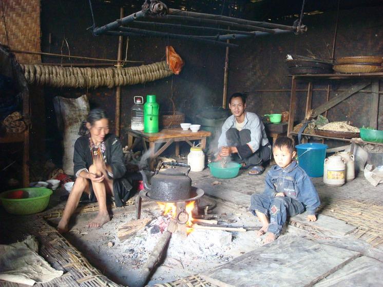 06搬迁前居住环境.jpg